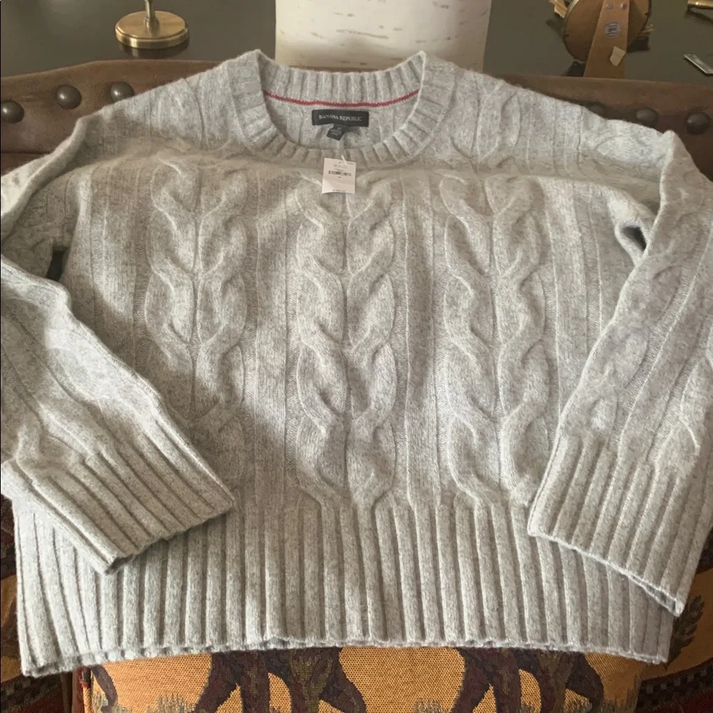 Banana Republic Light Gray Cable Knit Sweater SZ M - Picture 2 of 10